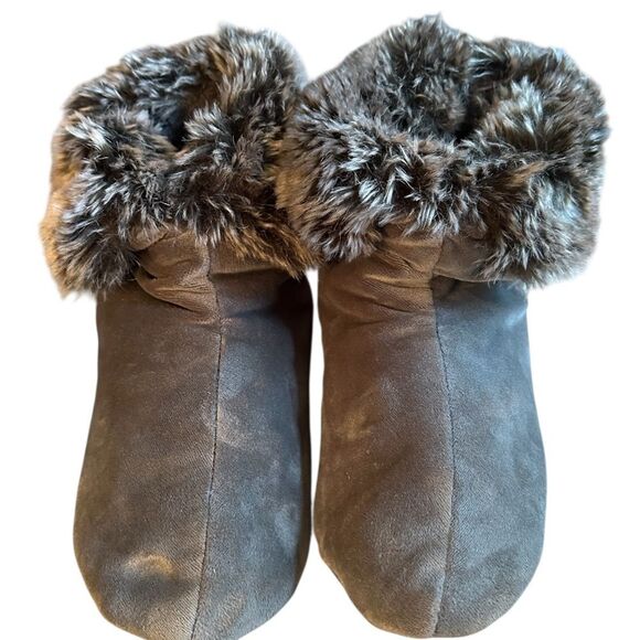 Restoration Hardware Luxurious Faux Fur Lined Bootie Slippers Size L/XL With Bag - Picture 2 of 8